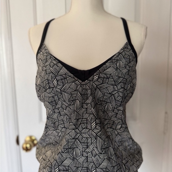 “ATHLETA” Laguna Side Scrunch Tankini - Picture 6 of 16